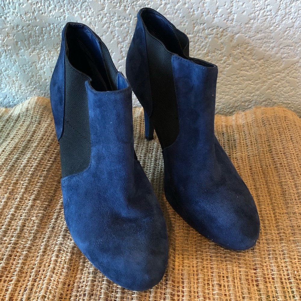 Arturo Chiang Marcey Blue Suede Ankle Boots